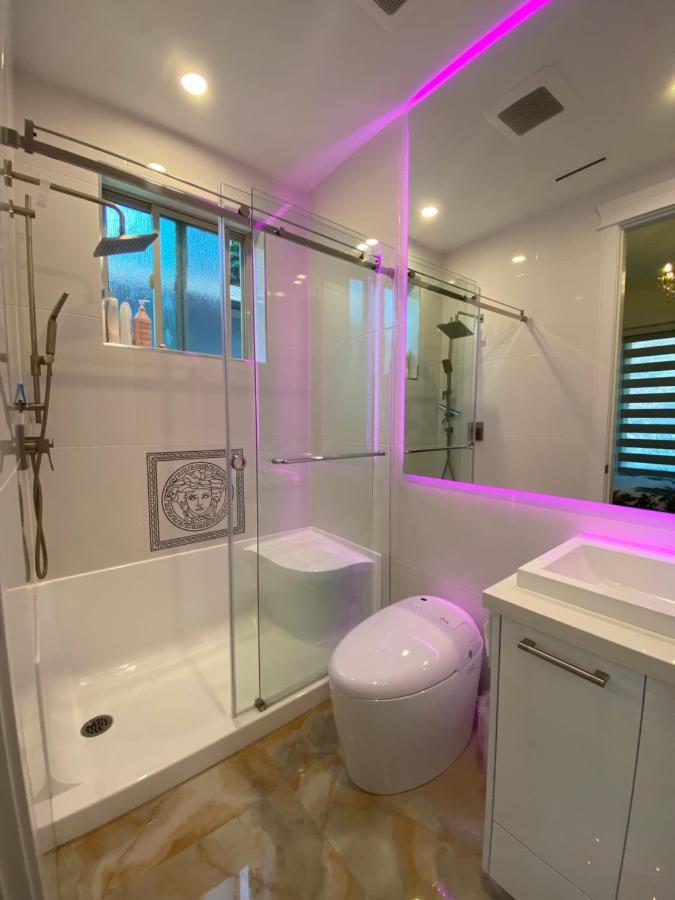 Milano Luxury Suites Vancouver Kültér fotó